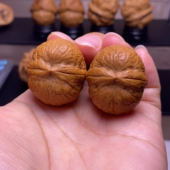 文玩核桃把件粗筋钢蛋34