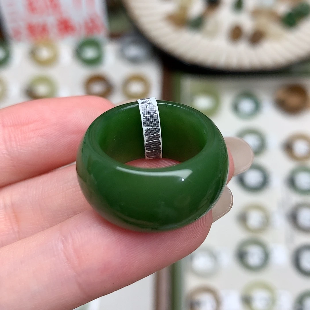未镶嵌戒指和田玉