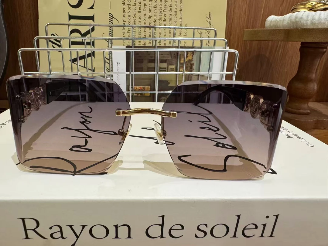 焦粉甜心-GBUF1091防晒墨镜出口专柜【带镜盒】