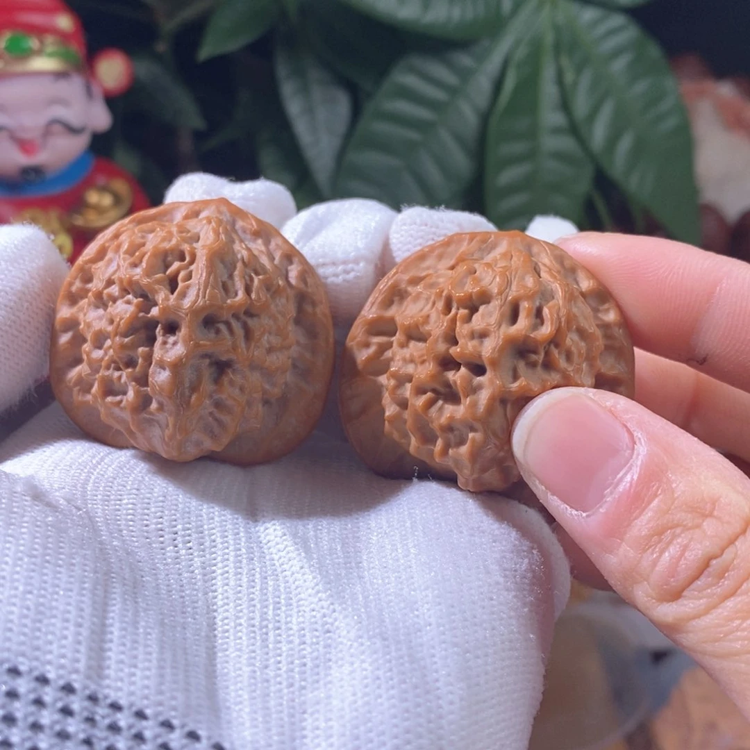 文玩核桃吊坠瓷娃娃