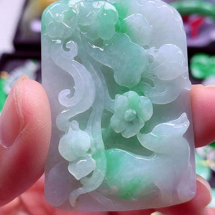 翡翠未镶嵌颈饰翡翠