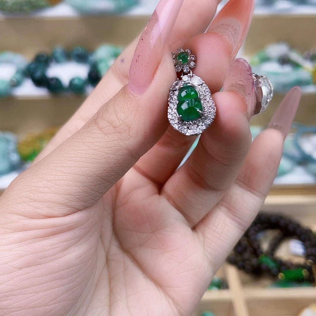 翡翠未镶嵌手链吊坠