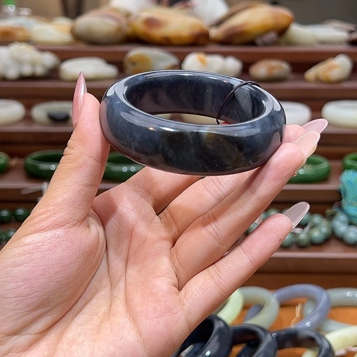 和田玉（墨玉）未镶嵌手镯