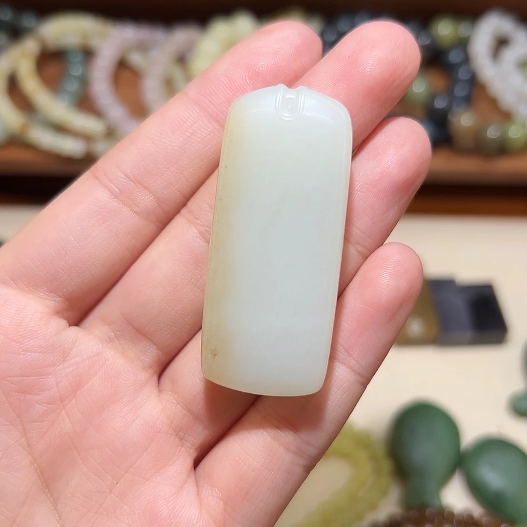 幸****和田玉未镶嵌颈饰