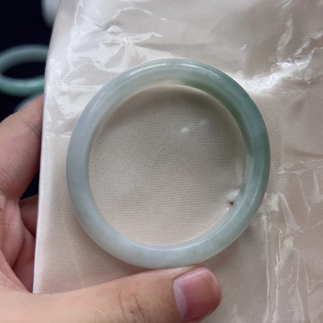 翡翠手镯未镶嵌51.5半山水贵妃