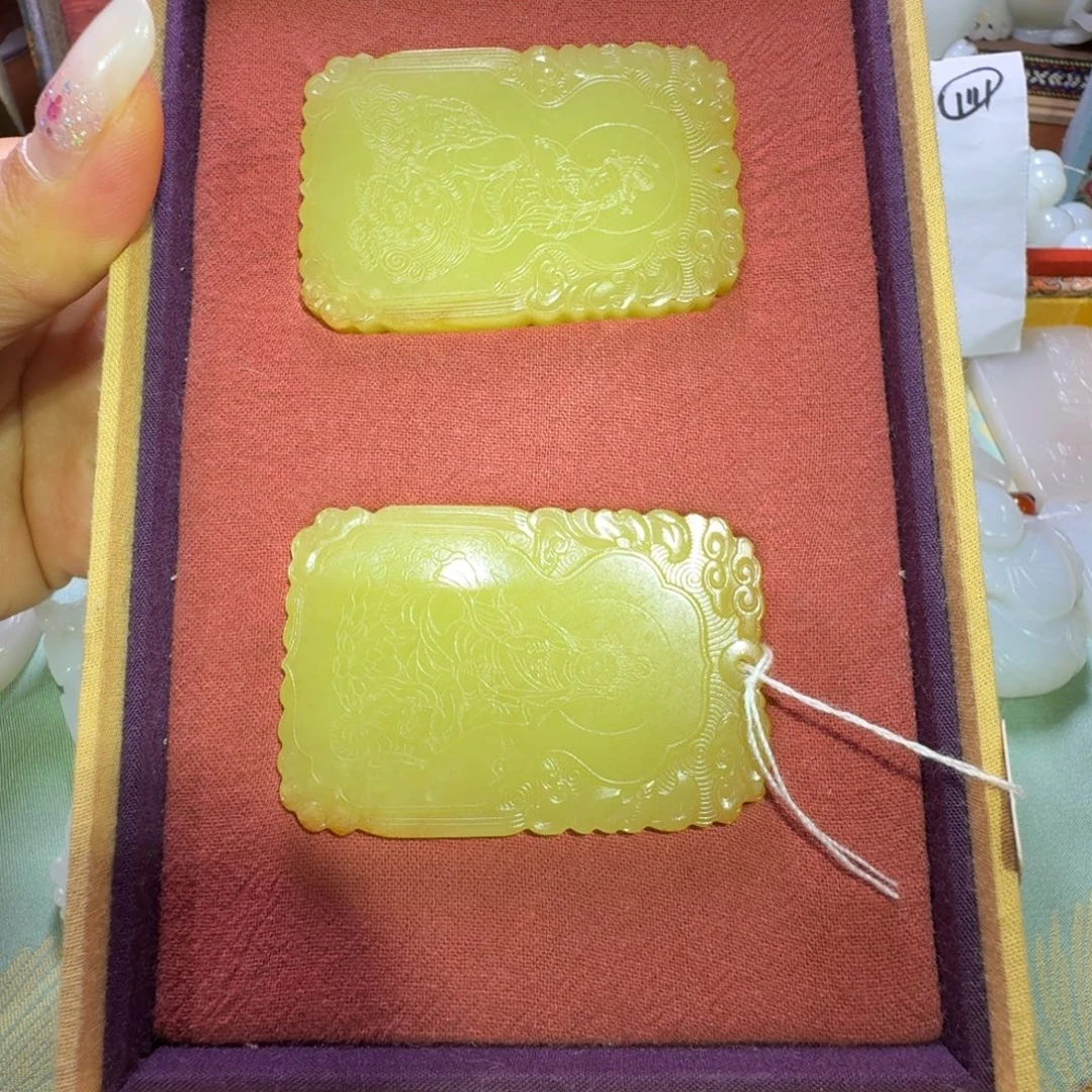 和田玉未镶嵌把件