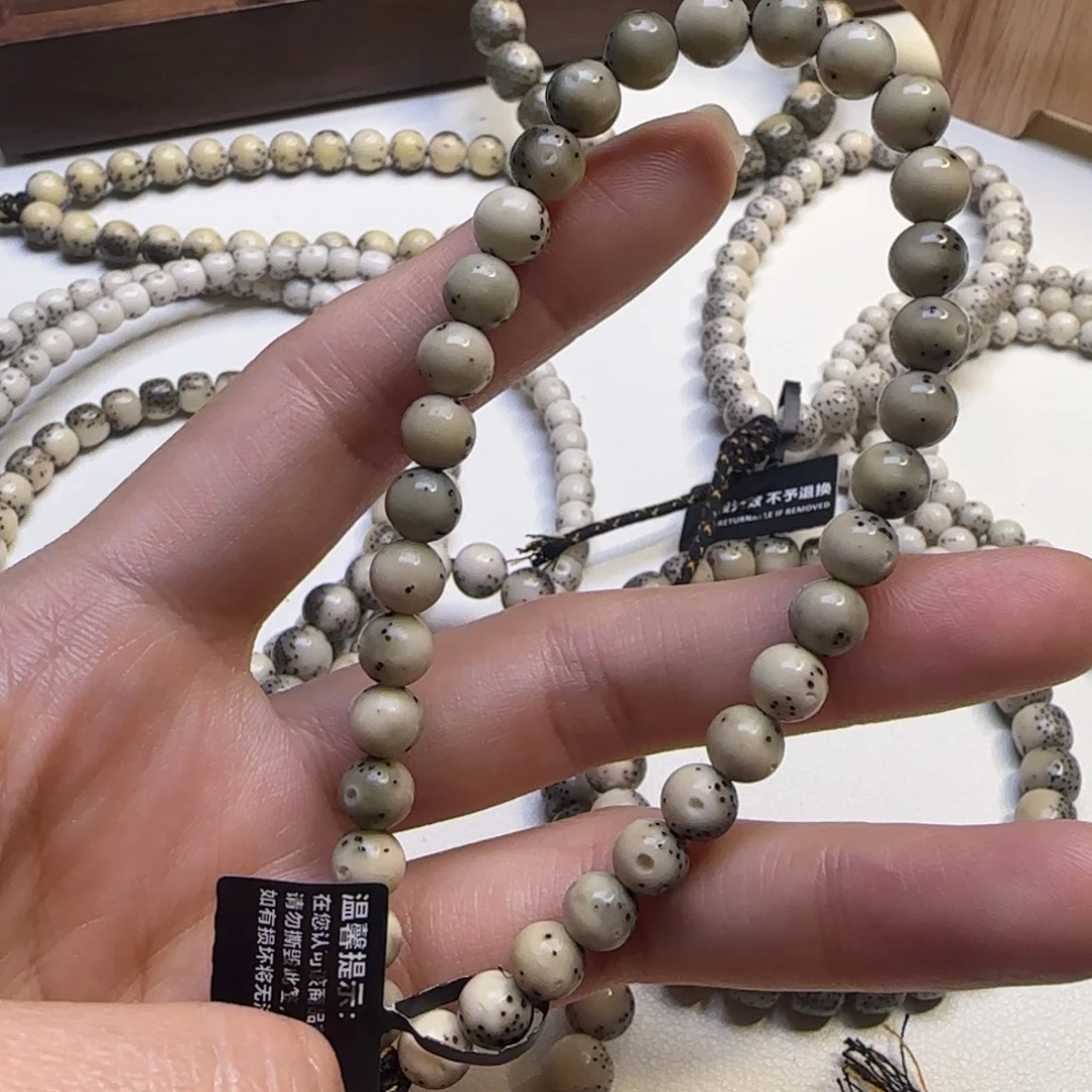 星月菩提手串石玉龙蛋三分之二大留白卡7手持