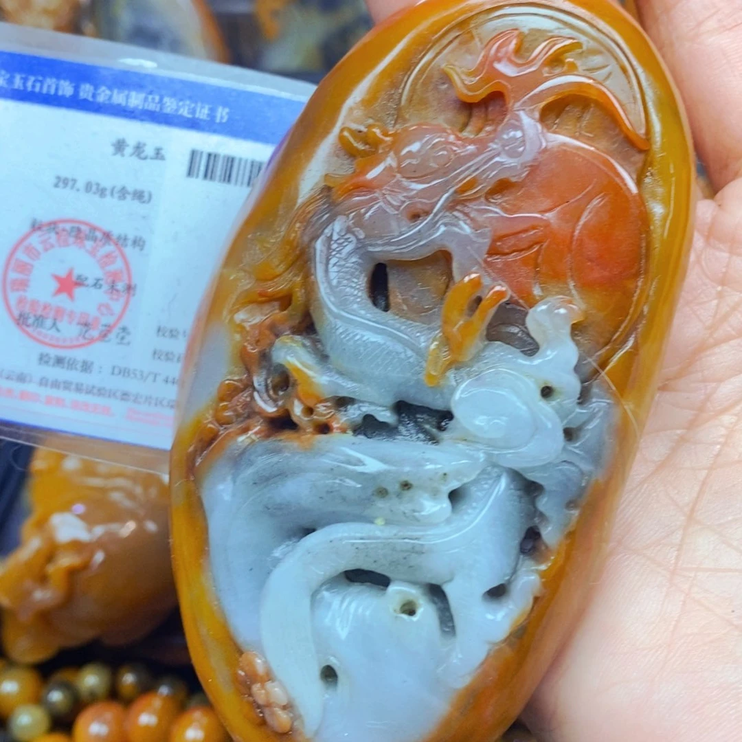 未镶嵌石英质玉（黄龙玉）颈饰