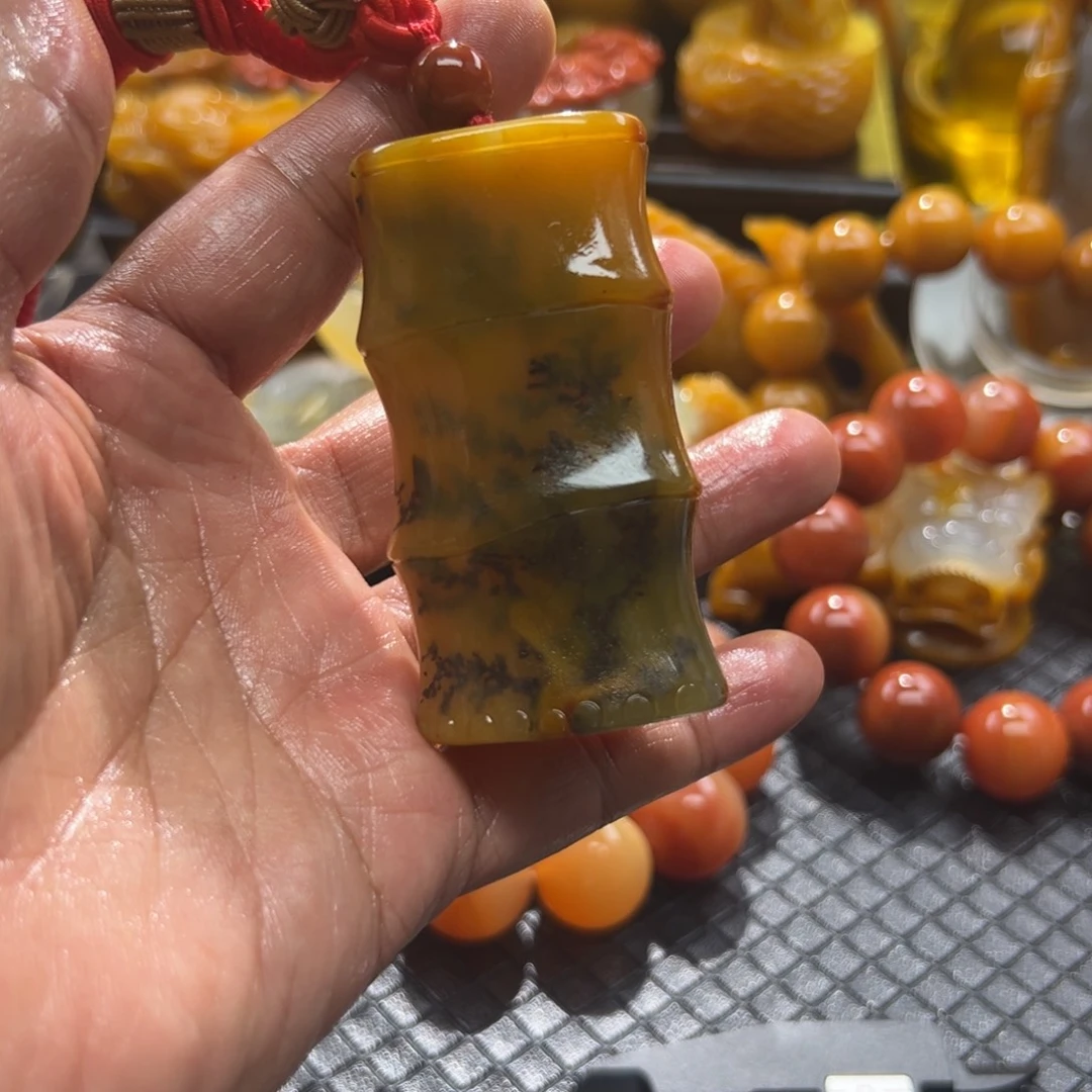 余***念石英质玉未镶嵌颈饰