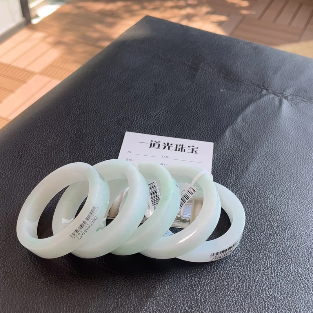 青***青定制翡翠未镶嵌手镯