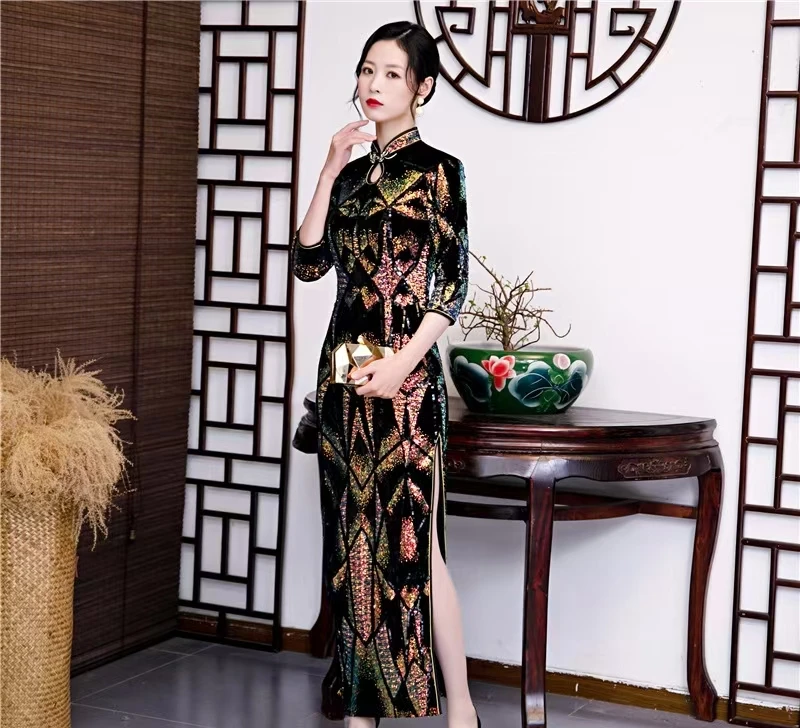 2025新款丝绒亮片走秀演出旗袍 紫色七分袖修身中国风高开叉旗袍