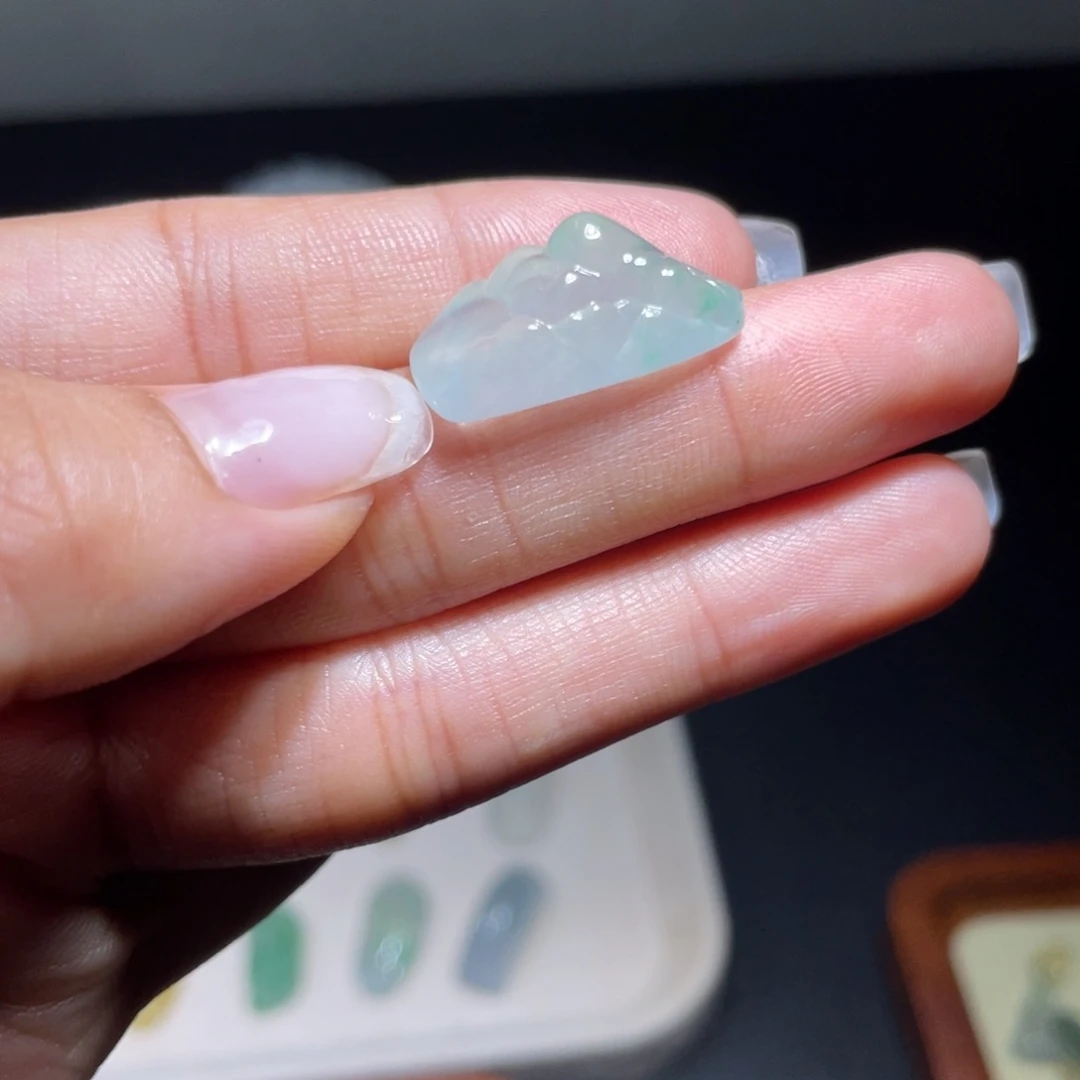 吊坠(不含链)未镶嵌翡翠远山飘绿
