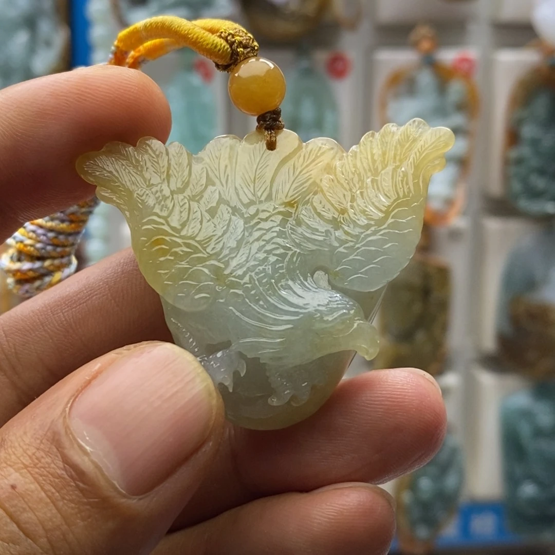 翡翠未镶嵌颈饰鹰