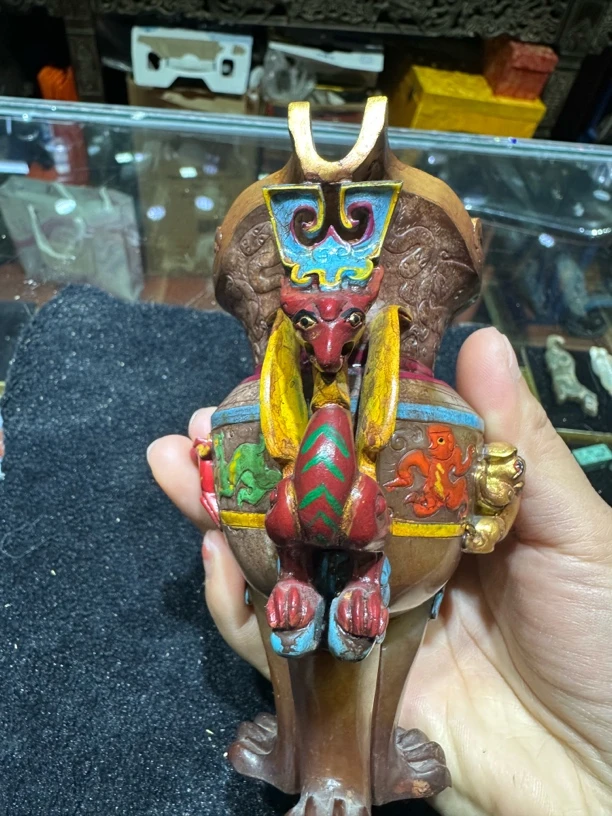 精美彩绘玉雕摆件酒杯