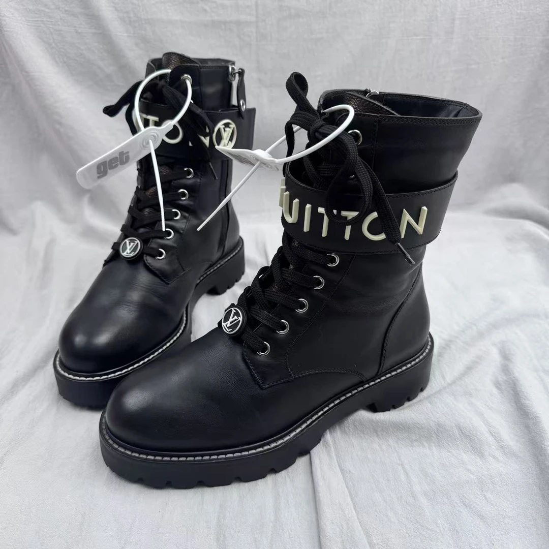 99新 LouisVuitton/路易威登 38码/仔仔女鞋/黑色一字带短靴1982