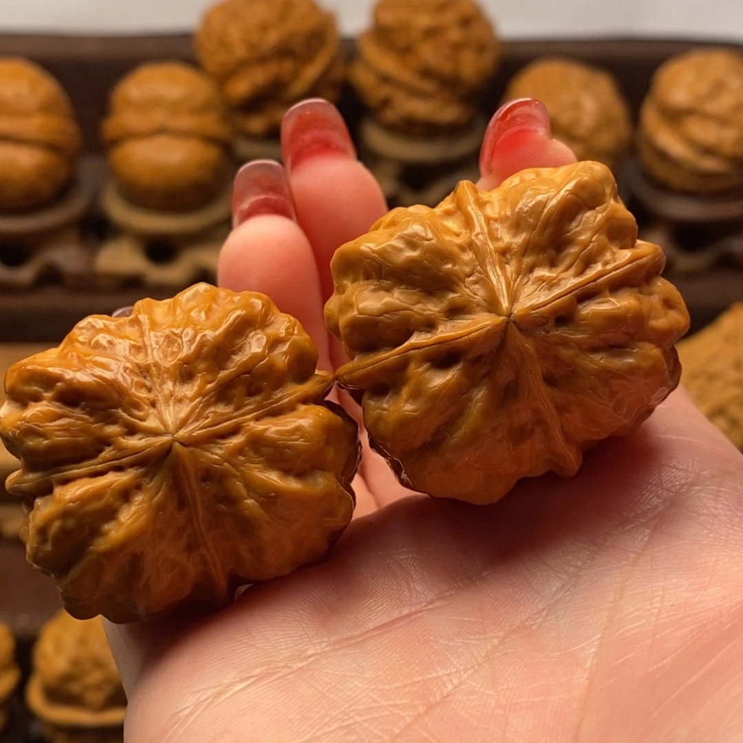 文玩核桃把件39金樽龙脊四棱