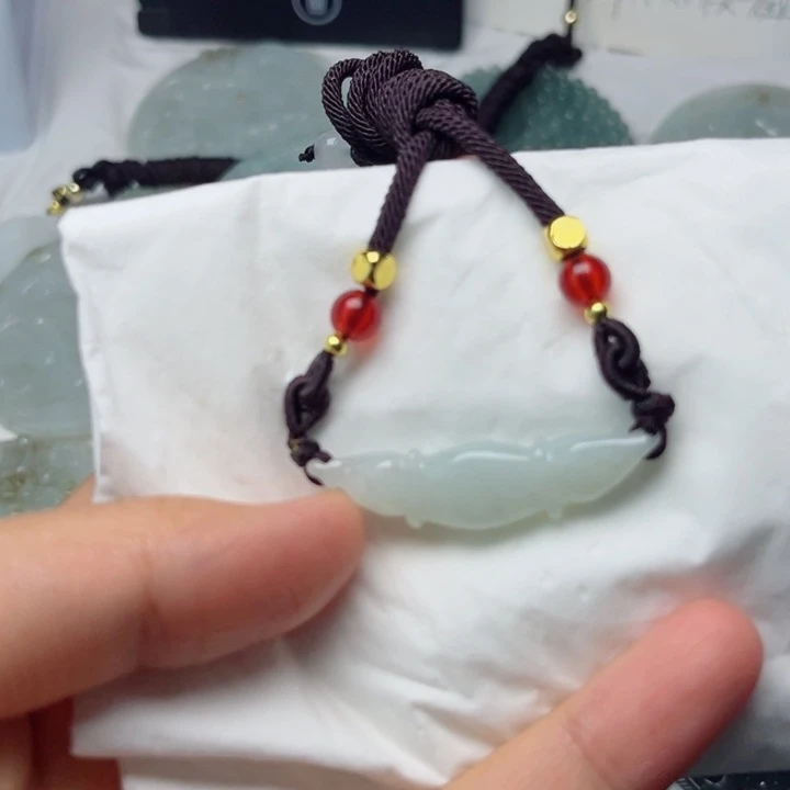 颈饰未镶嵌翡翠挂件