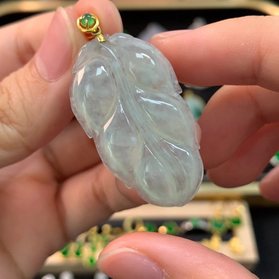 翡翠18K金镶嵌颈饰叶子