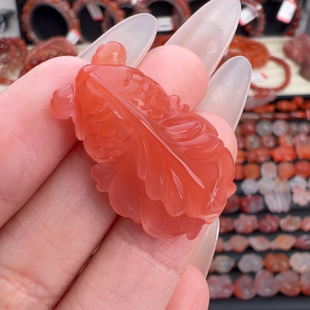 南红玛瑙未镶嵌颈饰金鱼吊坠