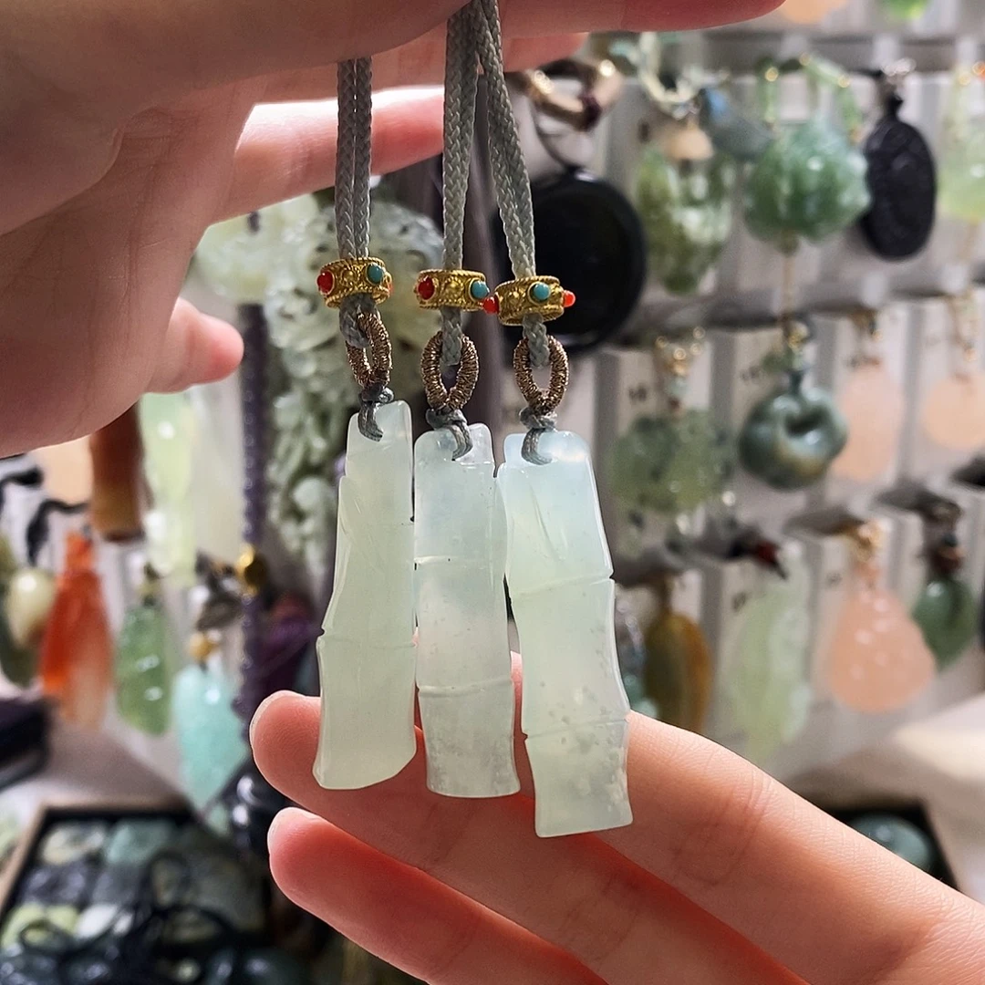 蛇纹石玉未镶嵌颈饰