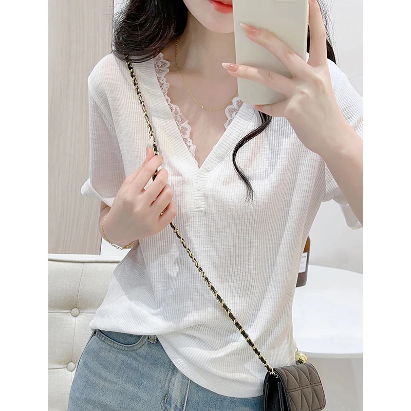 大码胖妹妹V领蕾丝拼接短袖T恤女夏季新款宽松显瘦设计感正肩上衣