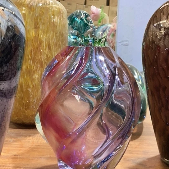 琉璃花瓶高22厘米口径3厘米