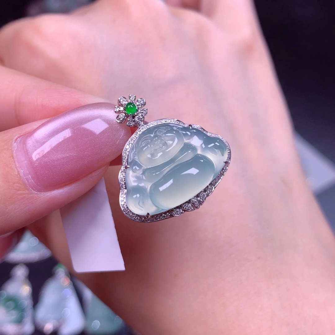 颈饰18K金镶嵌翡翠佛公