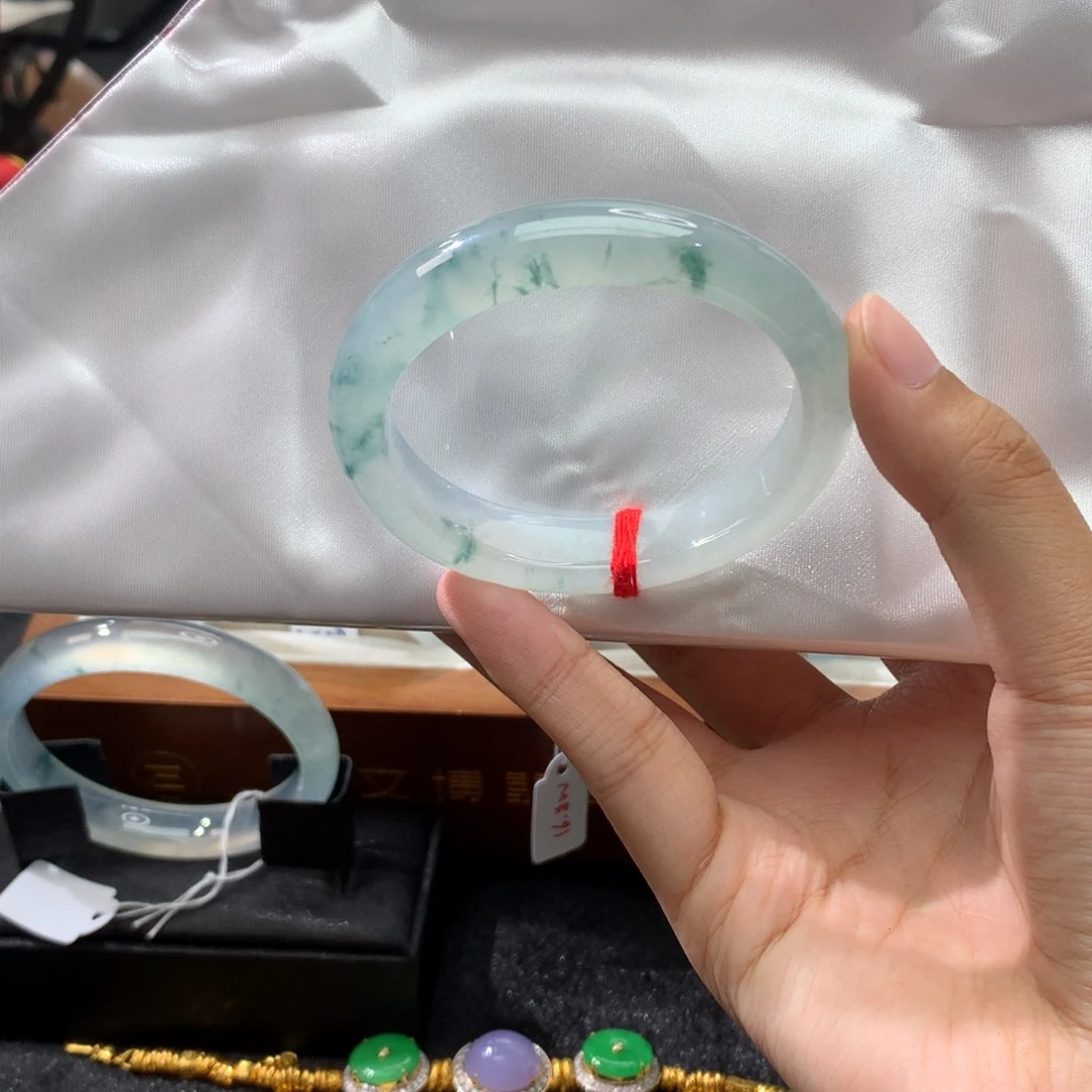 翡翠未镶嵌手镯贵妃