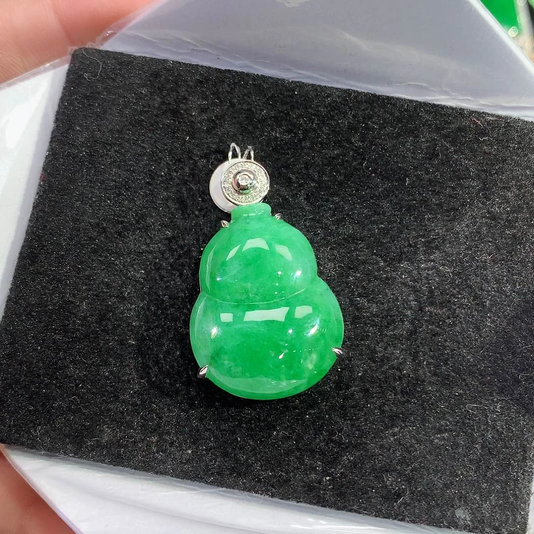 翡翠吊坠(赠链)18K金镶嵌