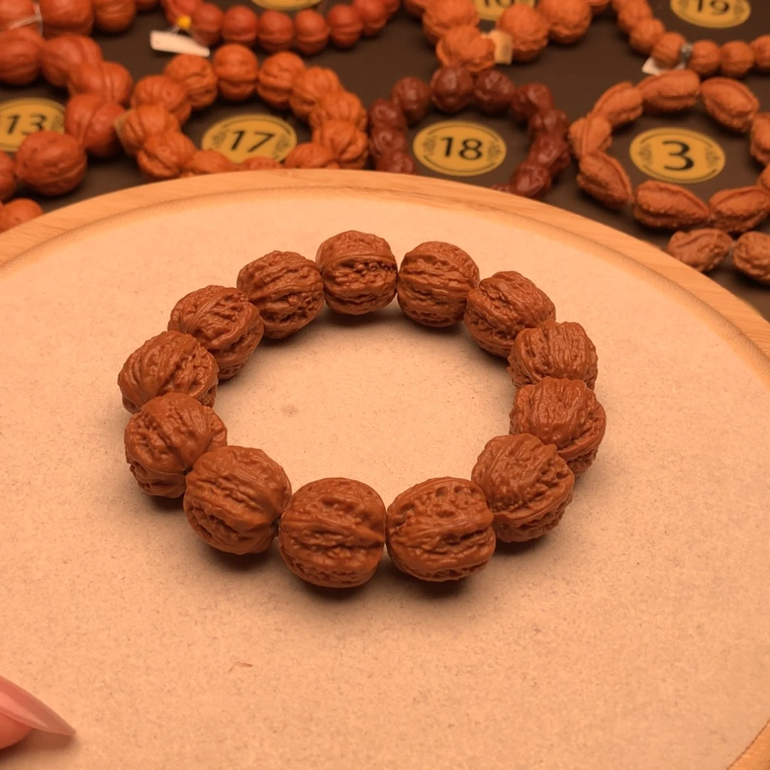 文玩核桃手串方底八棱