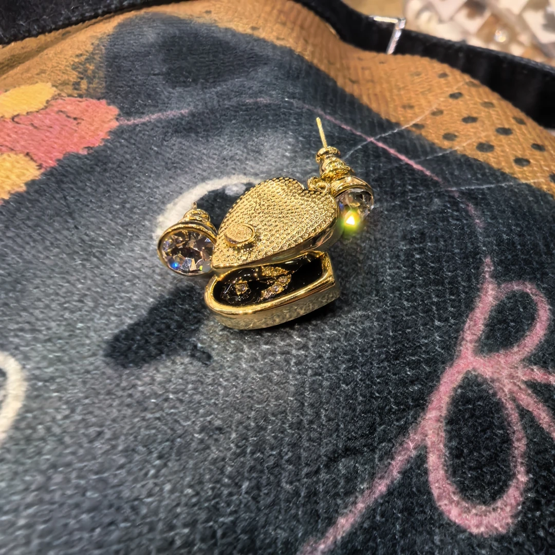 E074黑色爱心交叉闪闪耳钉耳饰发夹