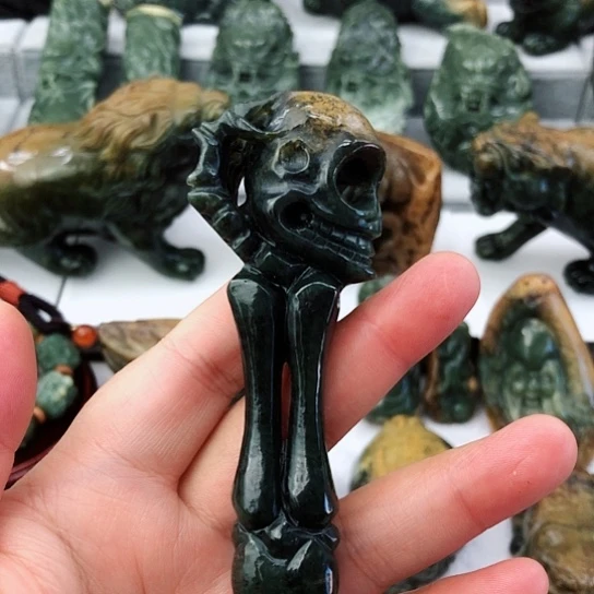 未镶嵌岫岩河磨玉（透闪石质玉）把件