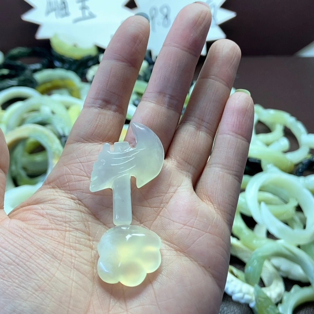 蛇纹石玉未镶嵌颈饰