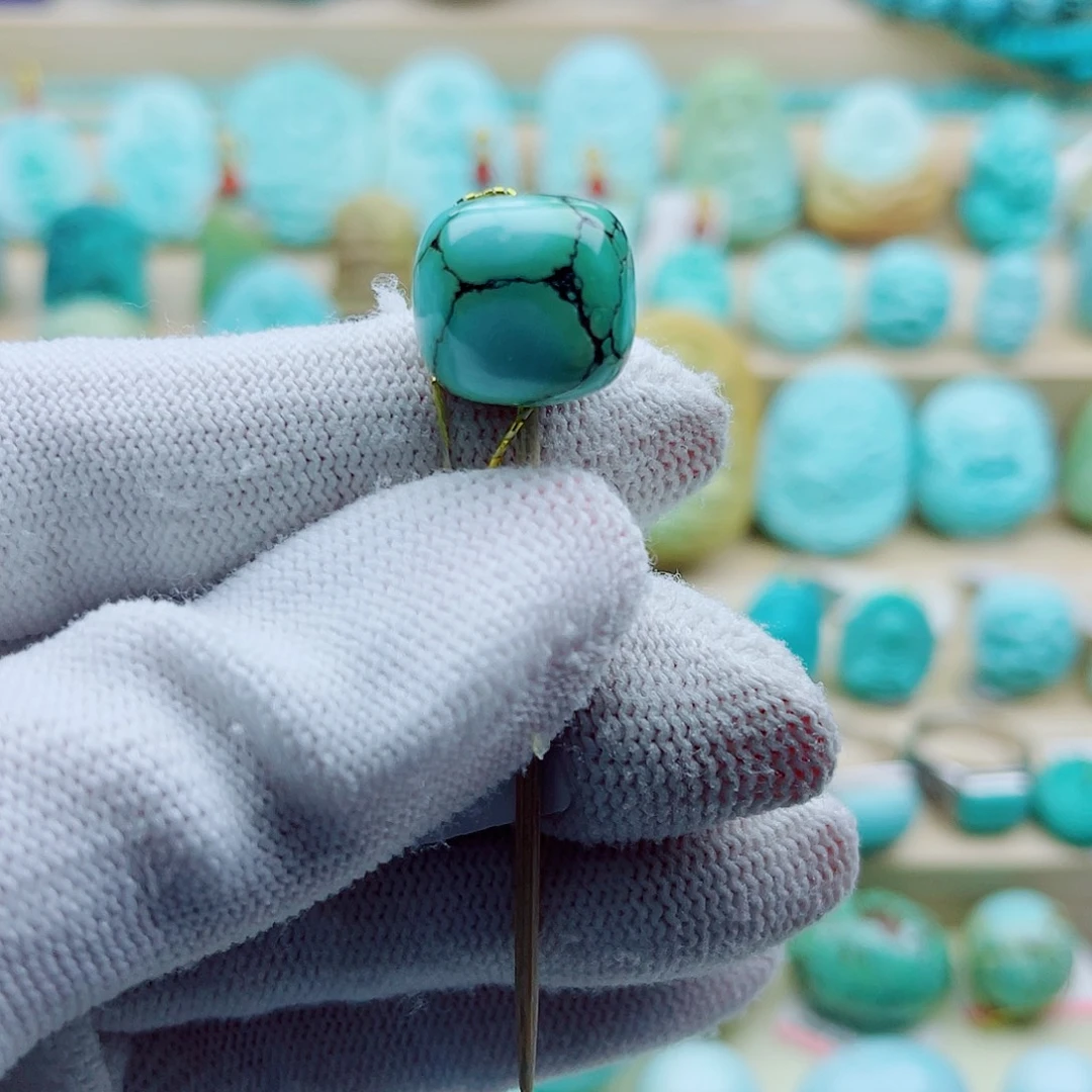 绿松石未镶嵌珠宝奇石