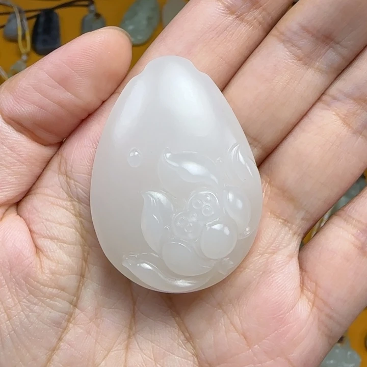 和田玉未镶嵌颈饰和田玉花牌