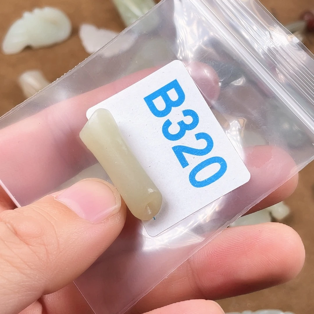 用***3和田玉（糖玉）未镶嵌颈饰