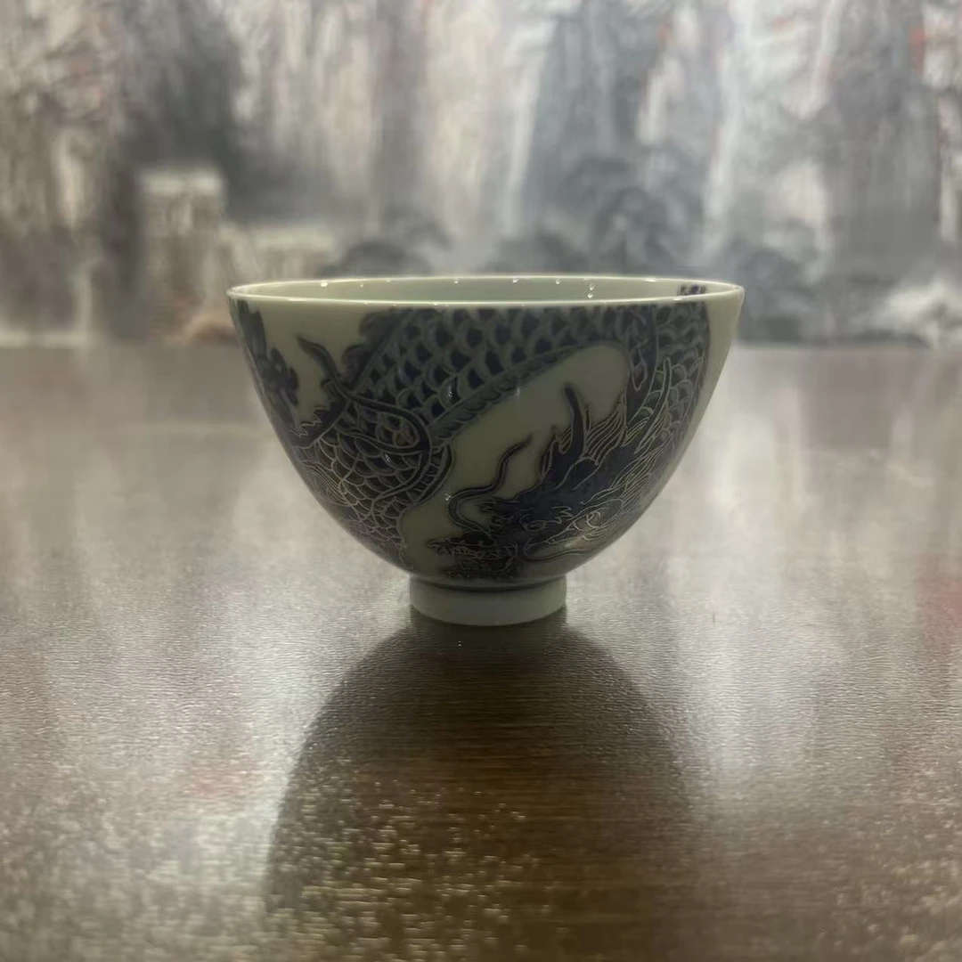 景德镇陶瓷描银龙纹鸡心杯