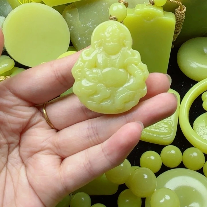 珠***叶布新疆黄玉黄财神