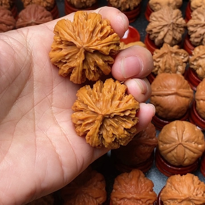 无***善文玩核桃吊坠三棱