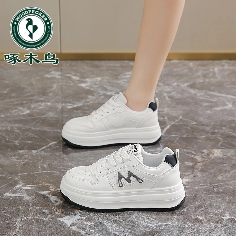 啄木鸟品牌厚底运动板鞋女款2025春季新款时尚增高轻便防滑小白鞋
