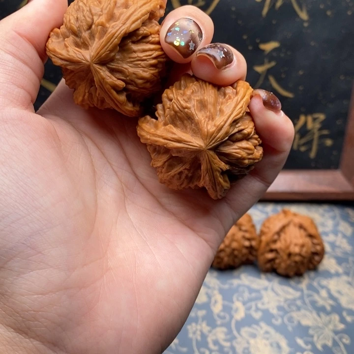 真***6文玩核桃吊坠白狮