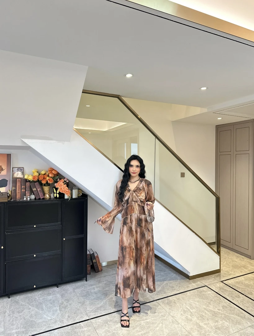 A&N   【夕阳城堡】法式晕染长裙子V领喇叭袖连衣裙套装