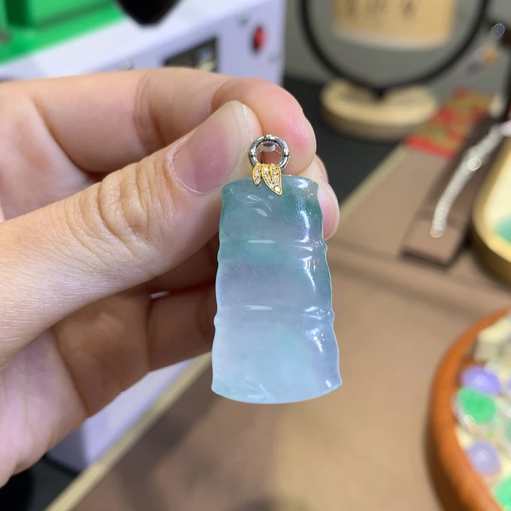 翡翠18K金镶嵌颈饰翡翠