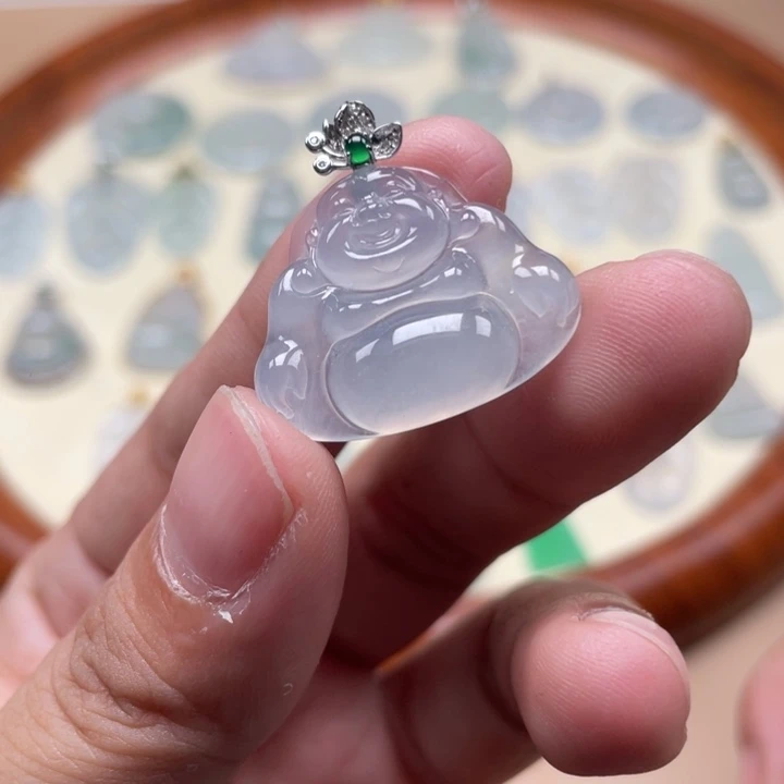 翡翠18K金镶嵌颈饰佛公