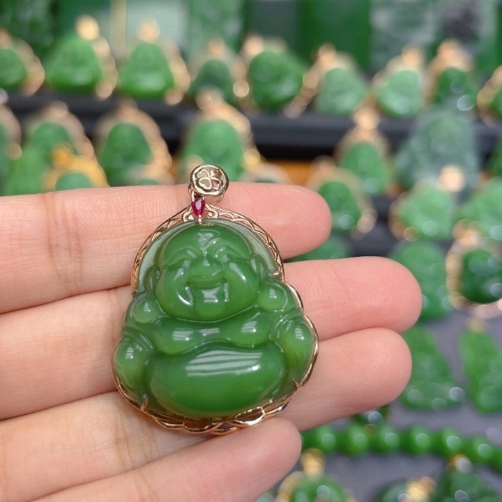 颈饰18K金镶嵌和田玉（碧玉）