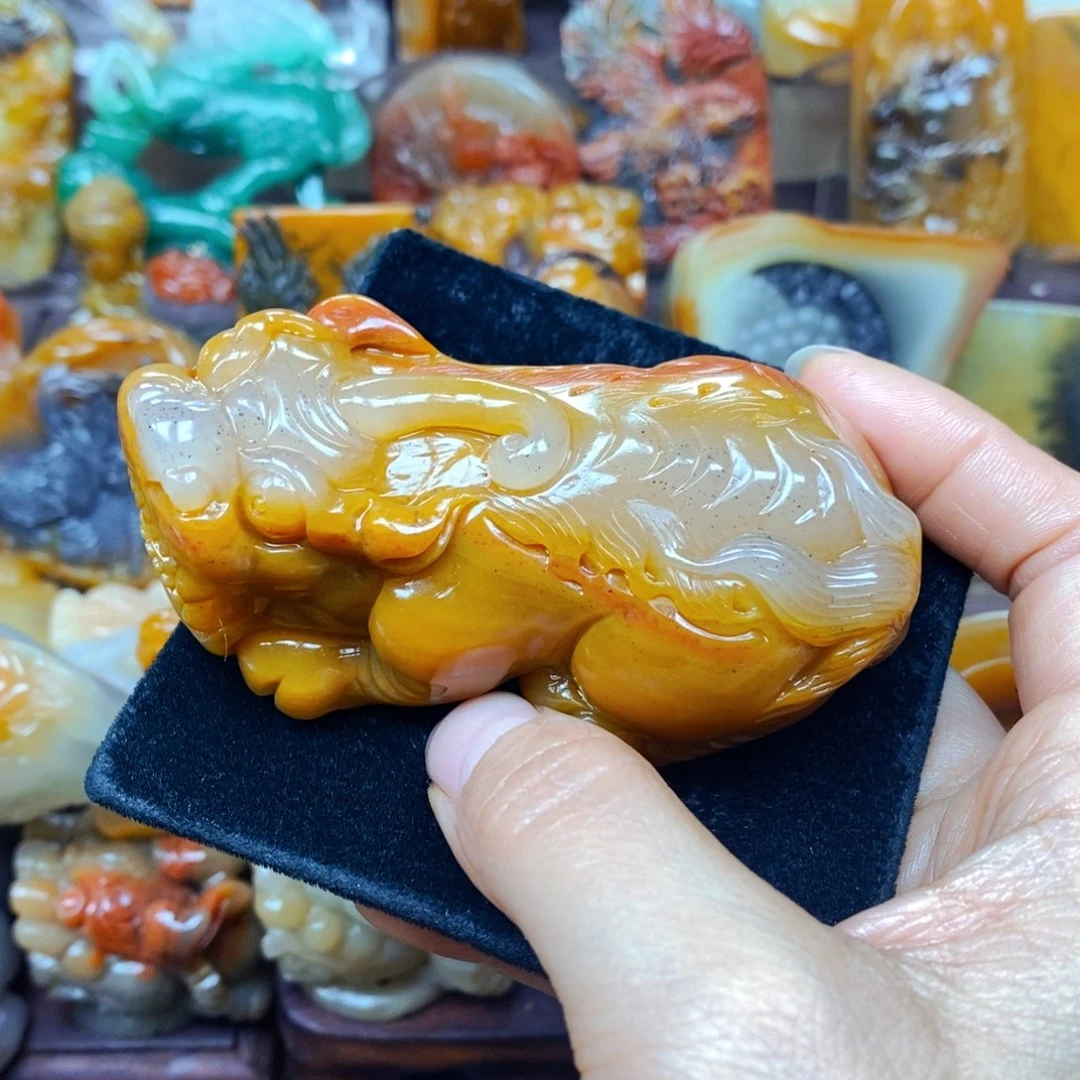 未镶嵌石英质玉（黄龙玉）颈饰