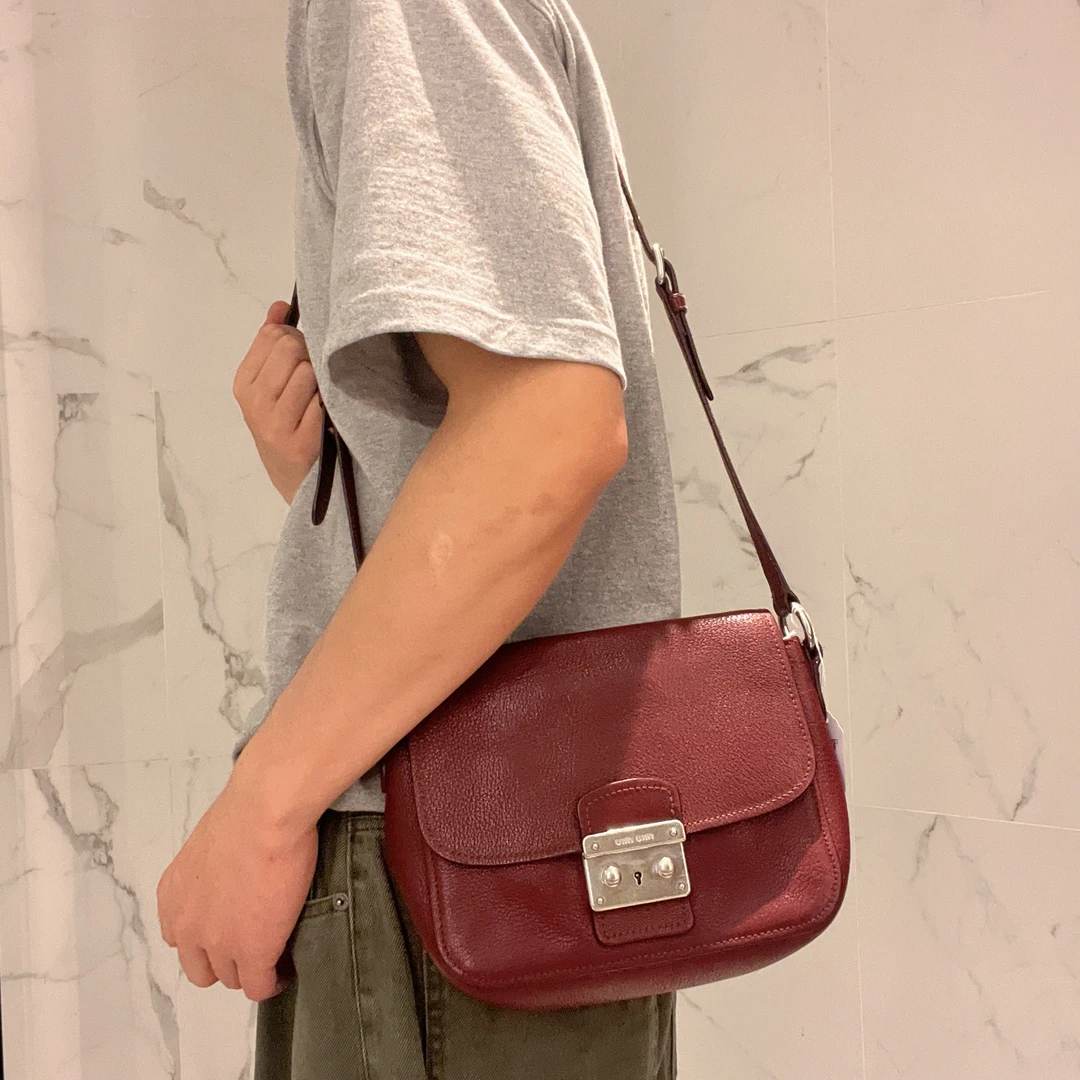 95新 MIU MIU/缪缪 【涛】45 0821 红色单肩斜挎包