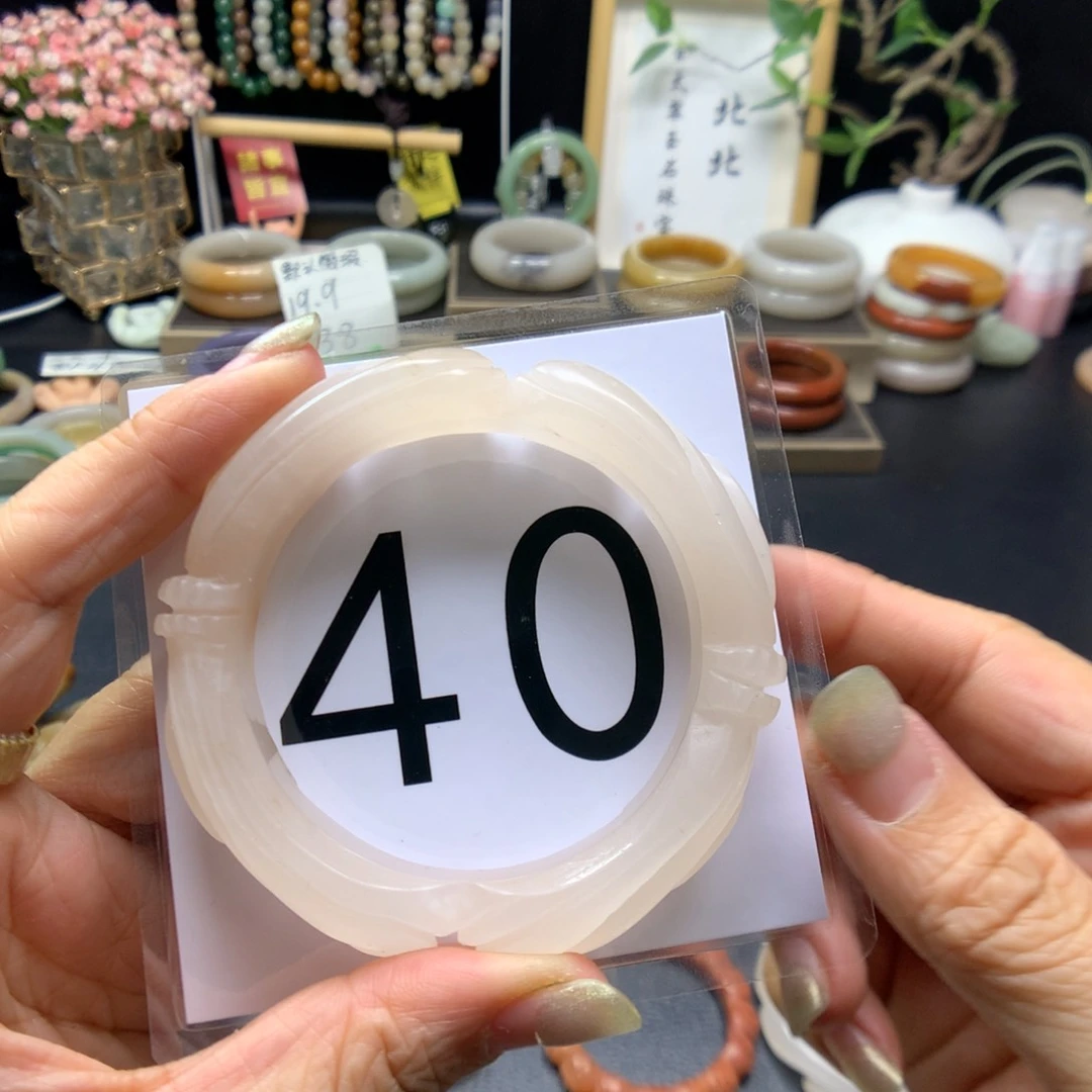 石英质玉手镯未镶嵌姒*?