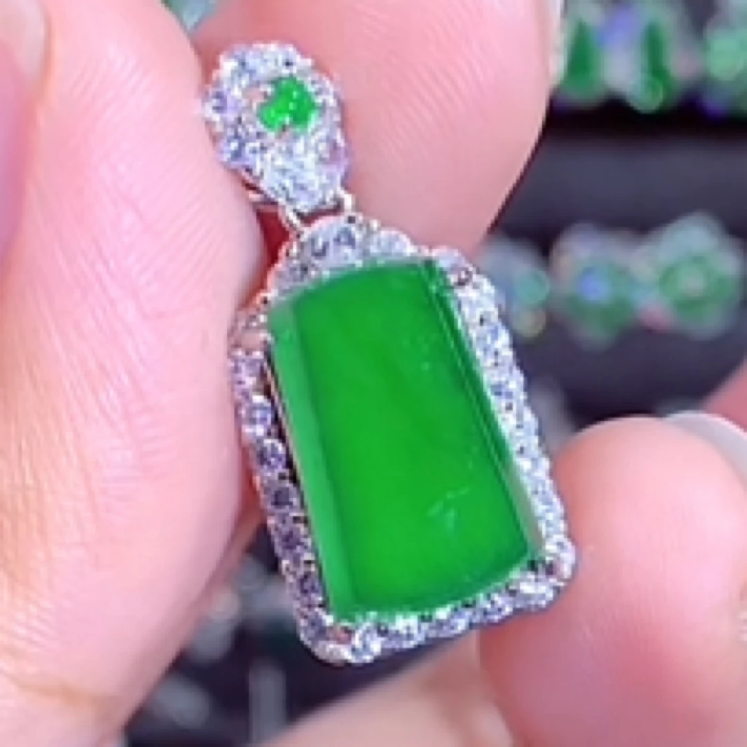 天然A货翡翠无事牌吊坠