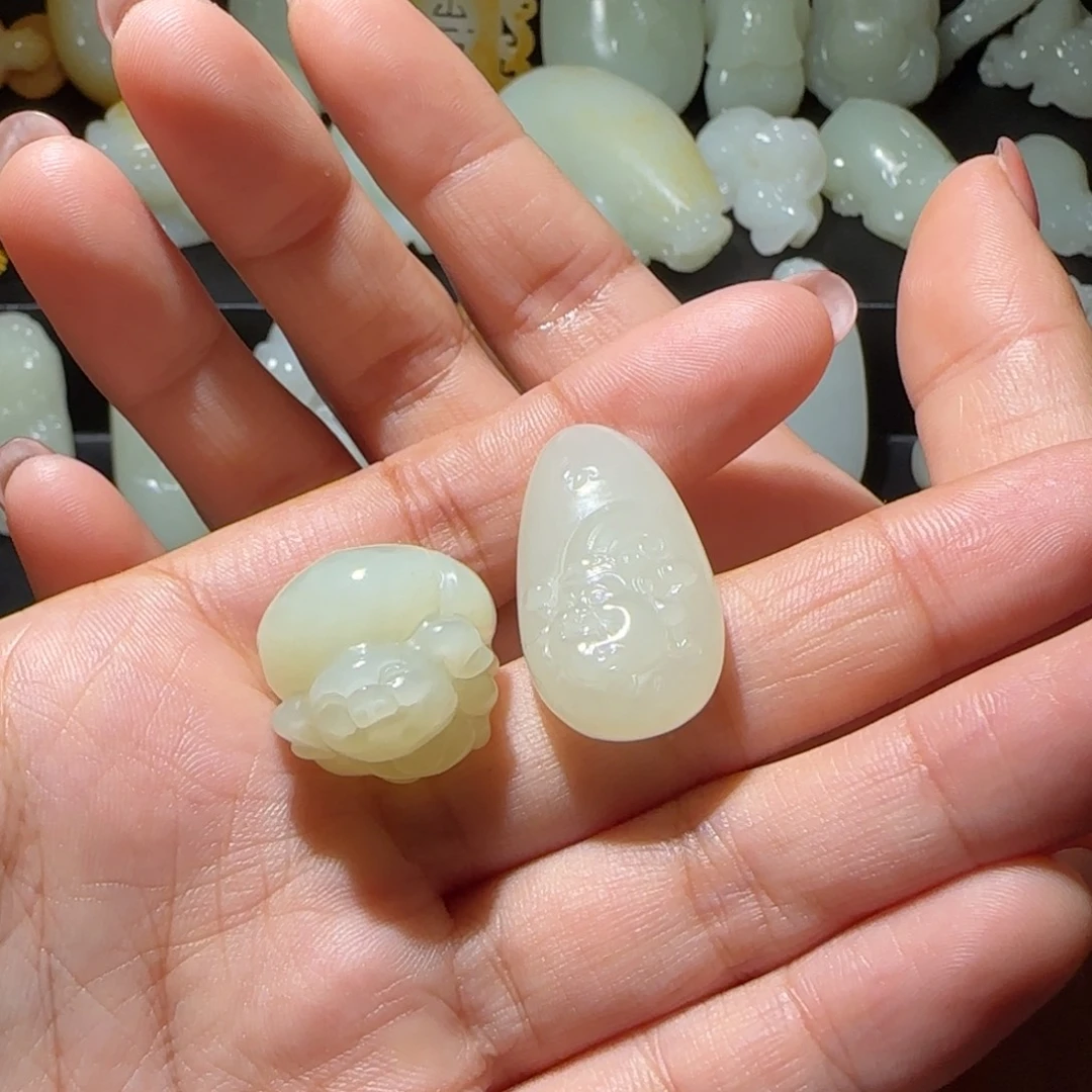 桑***饰和田玉未镶嵌颈饰